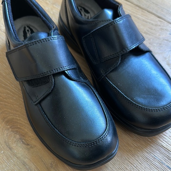 Hush Puppies Black Leather Laurence Loafers with Velcro and Comfort Sole - Picture 4 of 7